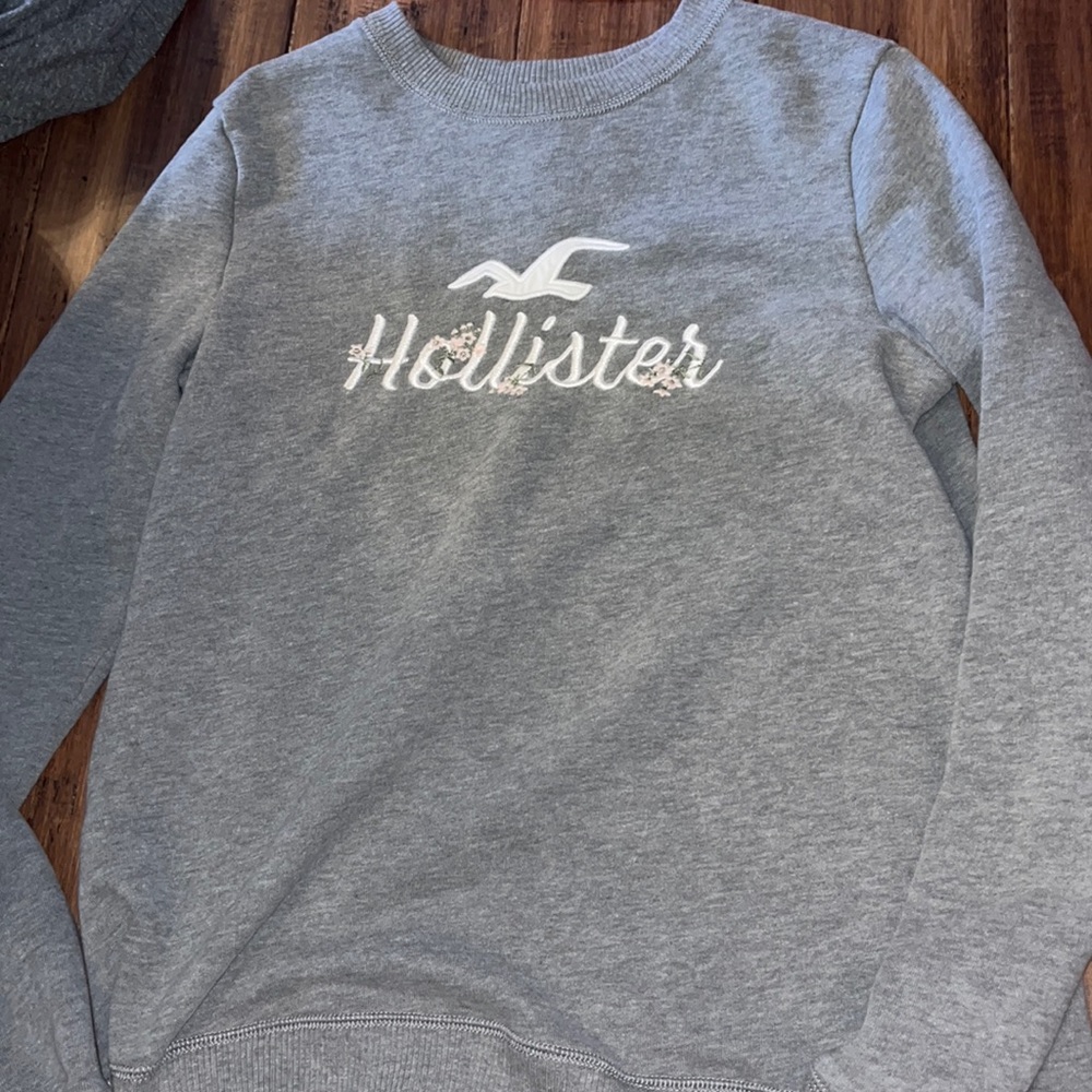 Hollister crewneck sweatshirt